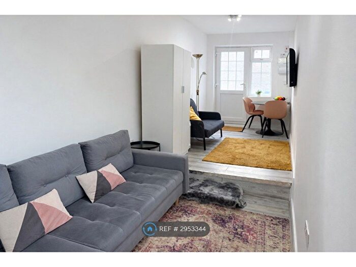 Studio To Rent In Oliver Road, Hemel Hempstead, HP3
