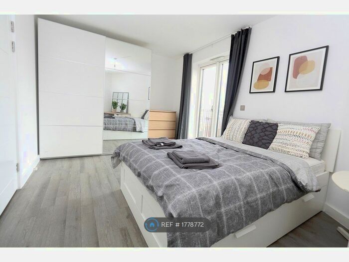 3 Bedroom Flat To Rent In Abercrombie Road, London, E20