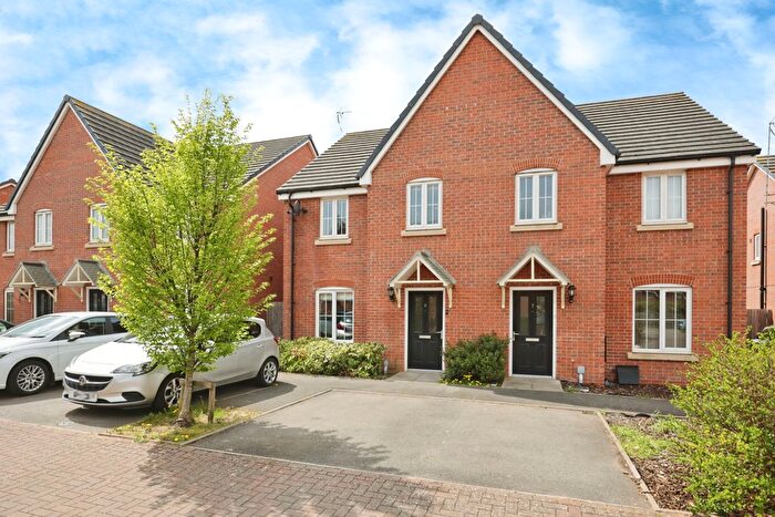 3 Bedroom Semi-Detached House For Sale In Tait Way, Warwick, CV35
