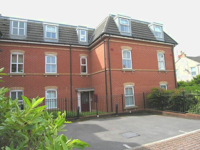 2 Bedroom Flat To Rent In Kimmeridge Court, Ripley Road, Old Town, Swindon, SN1