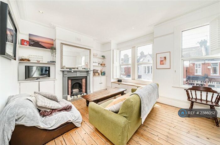 3 Bedroom Flat To Rent In Dagnan Road, Clapham South, SW12