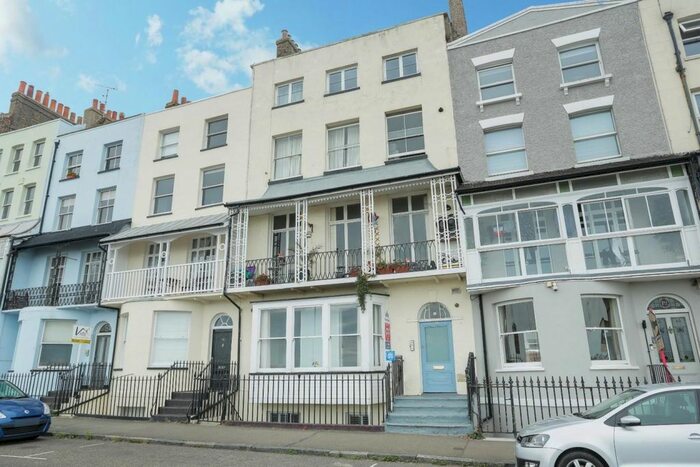 3 Bedroom Flat To Rent In Paragon, Ramsgate, Kent, CT11