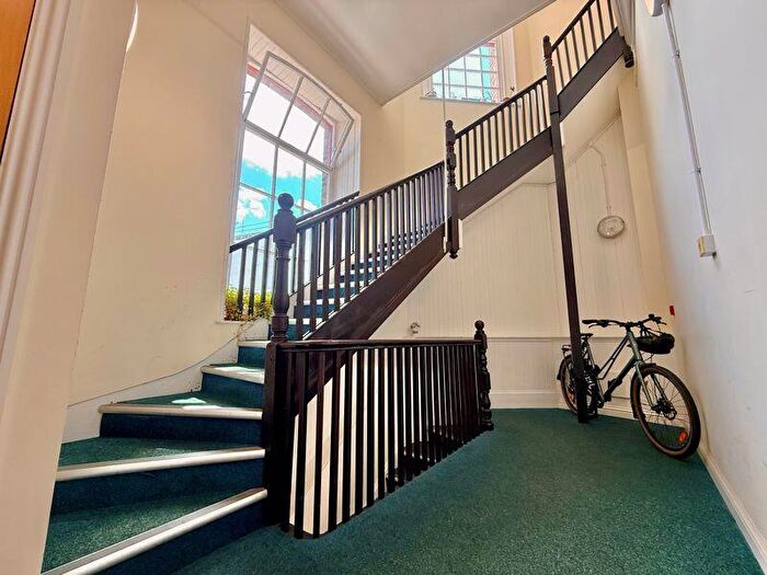 1 Bedroom Flat For Sale In Palace Street, The Barbican, Plymouth. A Fabulous Large Double Bedroomed First Floor Flat. Wonderful Central Plymouth!, PL4
