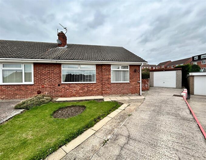 2 Bedroom Semi Detached Bungalow For Sale In Baildon Avenue, Kippax, Leeds, LS25
