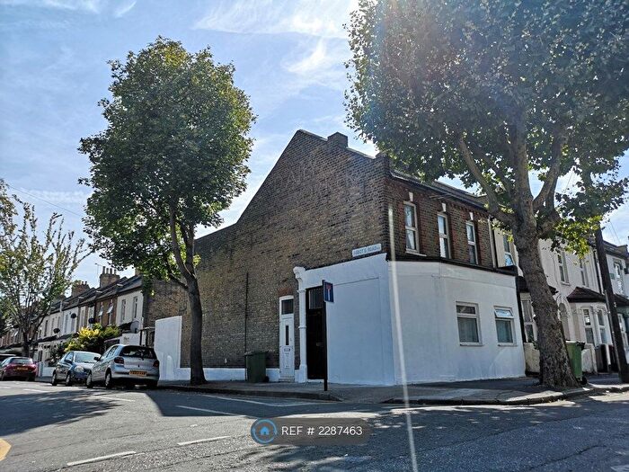 3 Bedroom Flat To Rent In Wakefield Street, London, E6