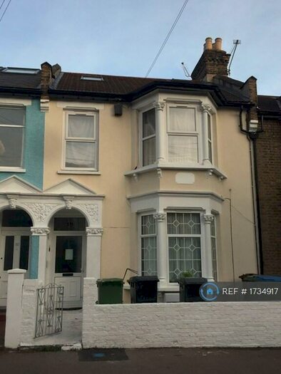 Studio To Rent In Walthamstow, London, E17