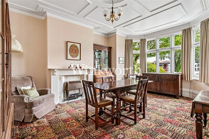 3 Bedroom Terraced House For Sale In Caversham Avenue, London, N13