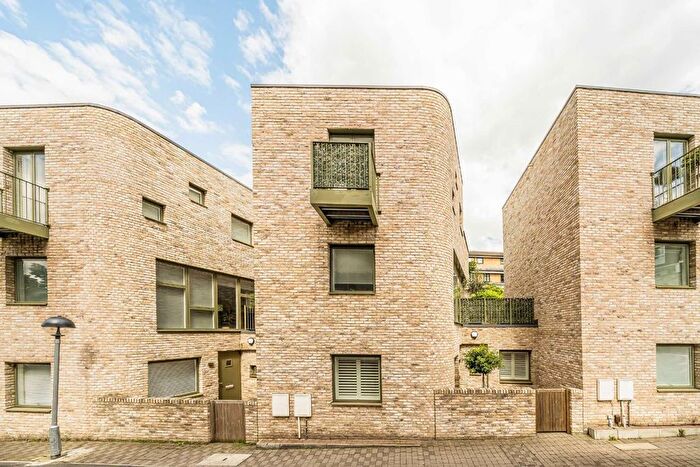 3 Bedroom Property To Rent In Kiln Place, London, NW5