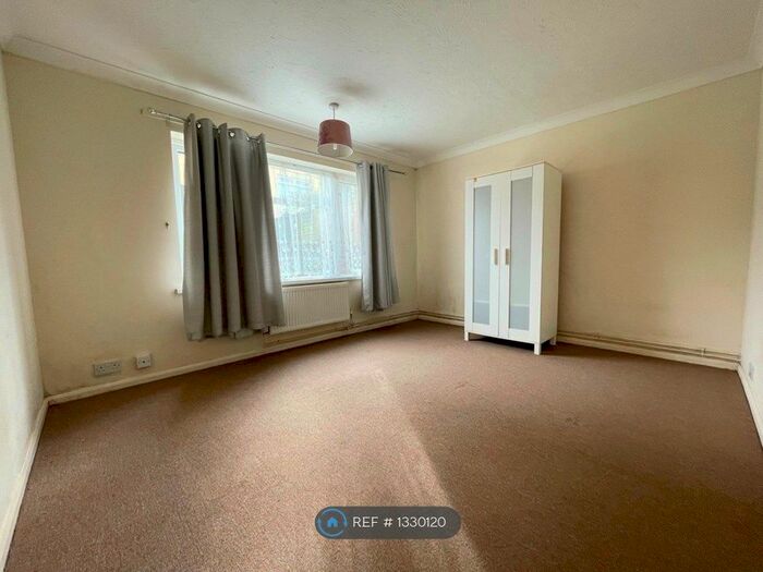 1 Bedroom Flat To Rent In St James Road, Bexhill On Sea, TN40