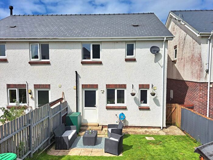 3 Bedroom Semi-detached House For Sale In Y Ddol Fach, Penrhyncoch, SY23