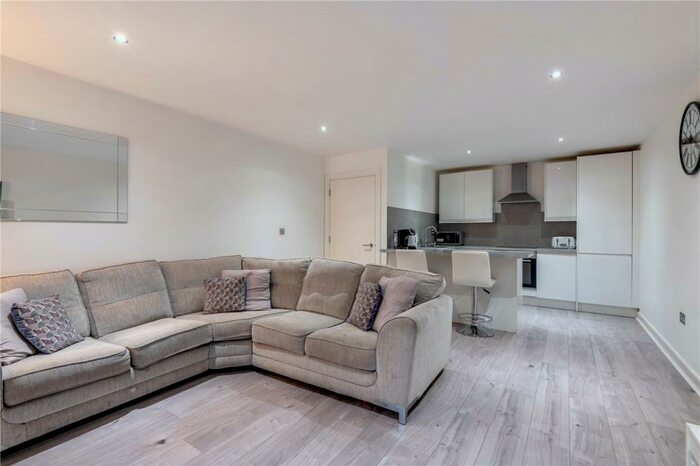 1 Bedroom Apartment To Rent In Crowngate House, Hereford Road, London, E3