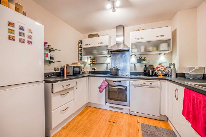 2 Bedroom Flat For Sale In Gisors Road, Southsea, PO4