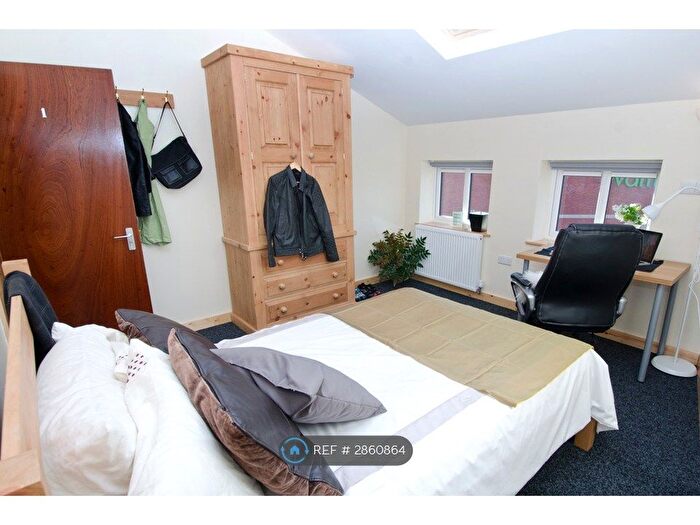 4 Bedroom Flat To Rent In Cemetery Road, Sheffield, S11