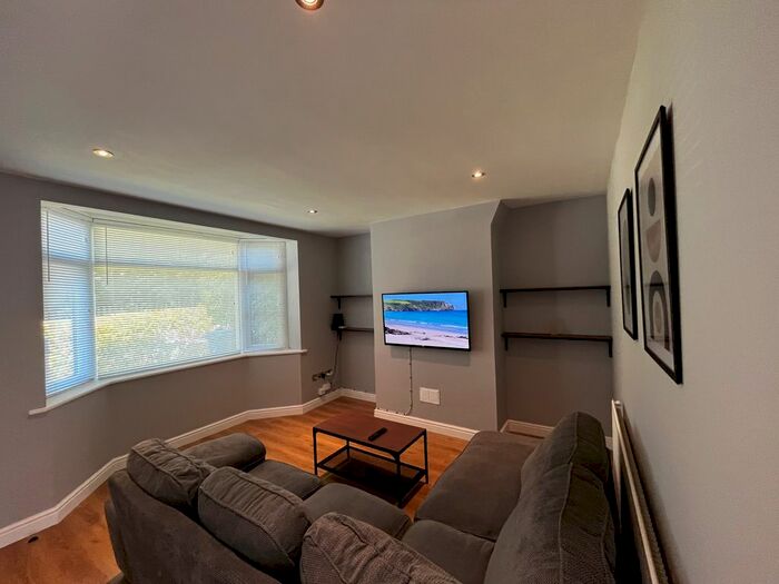 4 Bedroom Town House To Rent In Hill Street, Newcastle-Under-Lyme, ST5