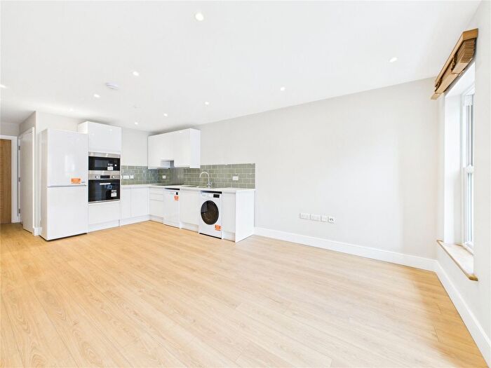 2 Bedroom Flat To Rent In Claremont Road, Teddington, TW11