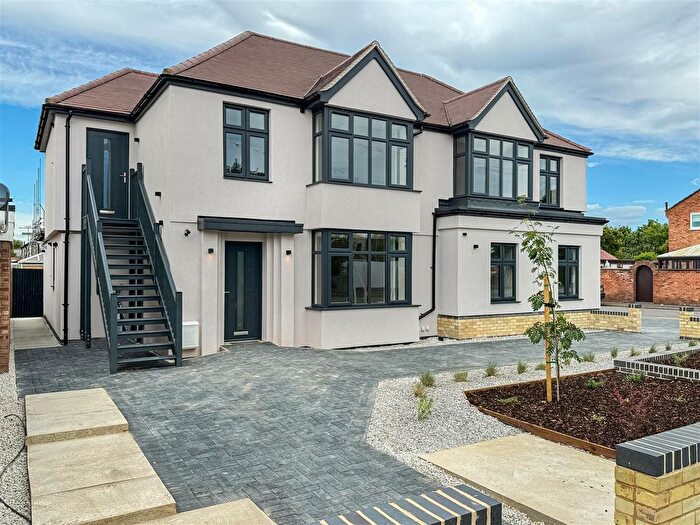 2 Bedroom Flat To Rent In High Street, Cherry Hinton, Cambridge, CB1