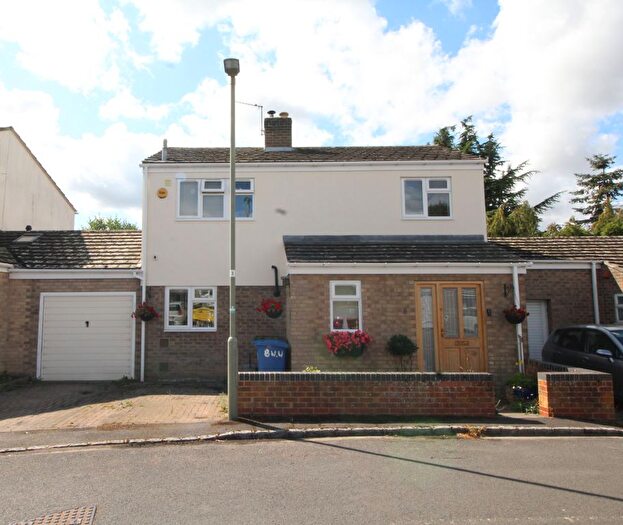 3 Bedroom Link Detached House To Rent In White Way, Kidlington, OX5