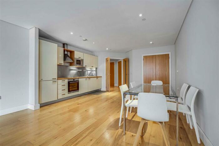 2 Bedroom Flat To Rent In Marina Place, Teddington, KT1