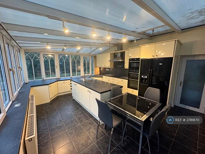 2 Bedroom Flat To Rent In Woodlands Drive, Rawdon, Leeds, LS19