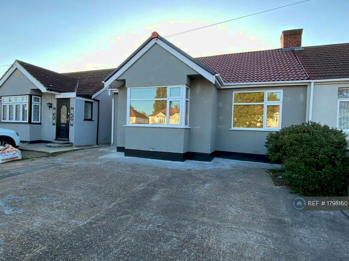 2 Bedroom Bungalow To Rent In Eastern Avenue East, Romford, RM1