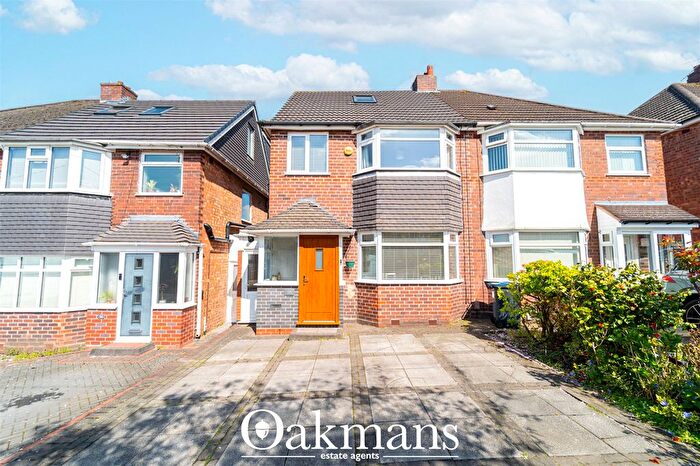 4 Bedroom Semi Detached House For Sale In Peplins Way, Birmingham, West Midlands, B30