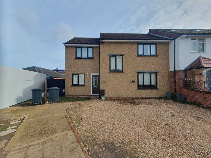 4 Bedroom End Of Terrace House To Rent In Rushdene Close, Northolt, UB5