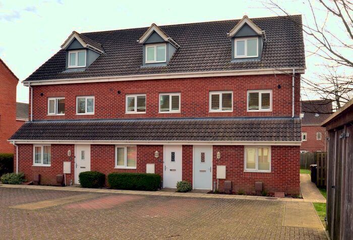 2 Bedroom Maisonette To Rent In Graylingwell Drive, Chichester, PO19