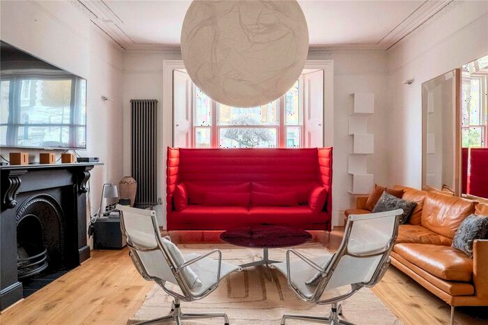 3 Bedroom Flat To Rent In Lansdowne Crescent, Notting Hill, W11