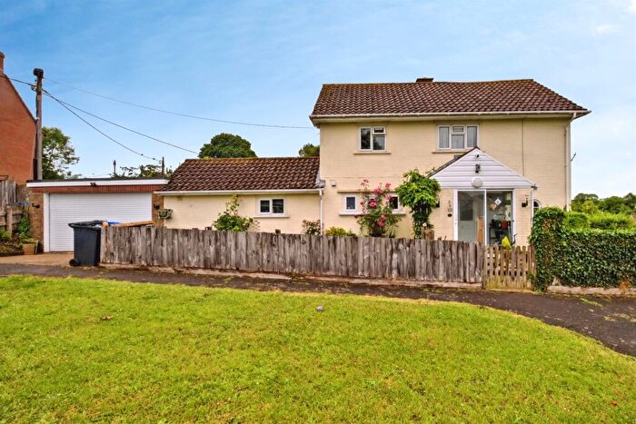 3 Bedroom Semi-Detached House For Sale In Highfield Crescent, Winterslow, Salisbury, SP5