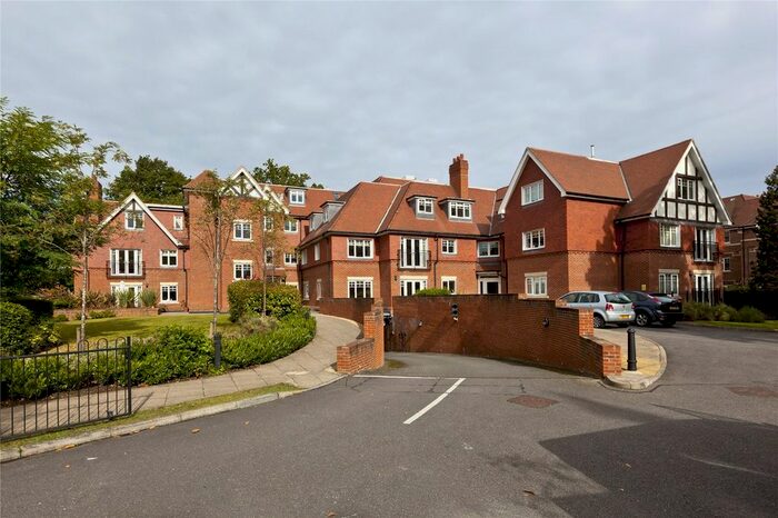 2 Bedroom Flat To Rent In Cleve Place, Bridgewater Road, Weybridge, Surrey, KT13