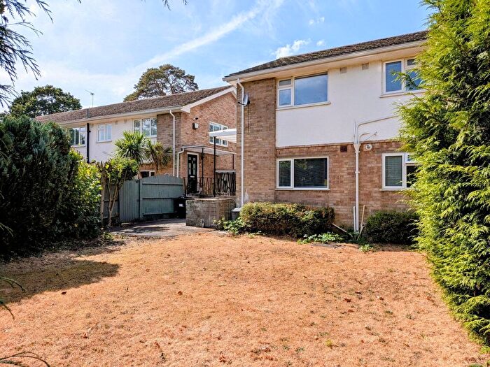 2 Bedroom Maisonette For Sale In Brentwood Court, Simplemarsh Road, Addlestone, Surrey, KT15