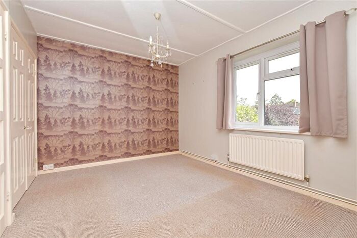 2 Bedroom Maisonette For Sale In Kingston Avenue, East Horsley, Leatherhead, Surrey, KT24