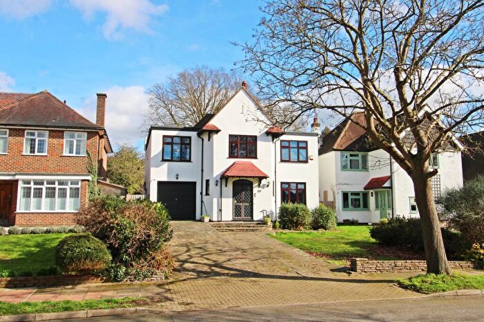4 Bedroom Detached House For Sale In Kenwood Drive, Beckenham, BR3