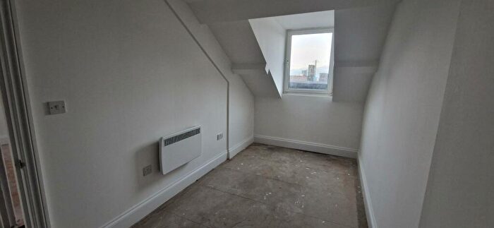 2 Bedroom Apartment To Rent In / Woodland Terrace Flat, PL4