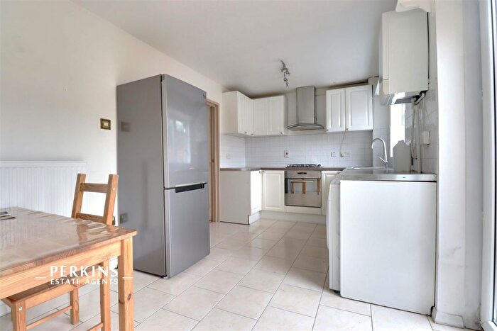 4 Bedroom Link Detached House To Rent In Brentford Close, Yeading, Hayes, UB4