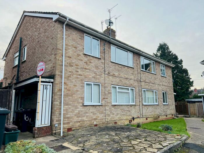 2 Bedroom Maisonette To Rent In Pinemount Road, Hucclecote, Gloucester, GL3