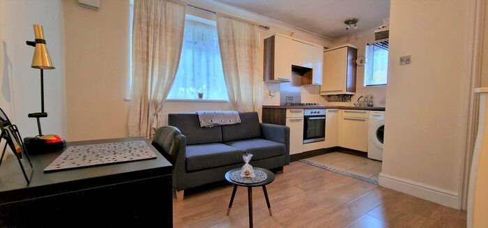 1 Bedroom Flat To Rent In Holly Road, London, E11