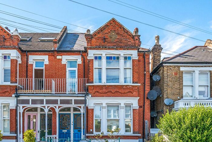 3 Bedroom Maisonette For Sale In Wolfington Road, West Norwood, London, SE27