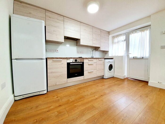 1 Bedroom Flat To Rent In Chatsworth Road, London, E5