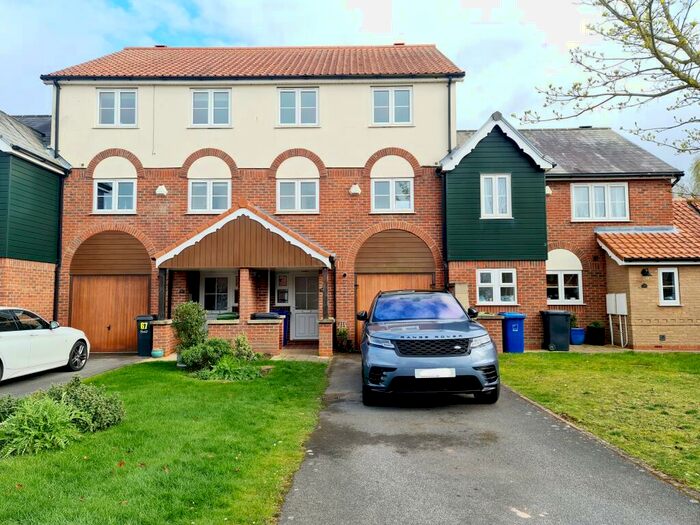 4 Bedroom Town House To Rent In Park Lane, LN1
