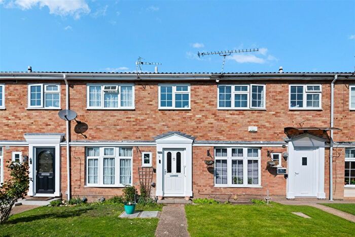 3 Bedroom Terraced House For Sale In Brompton Close, Hounslow, TW4