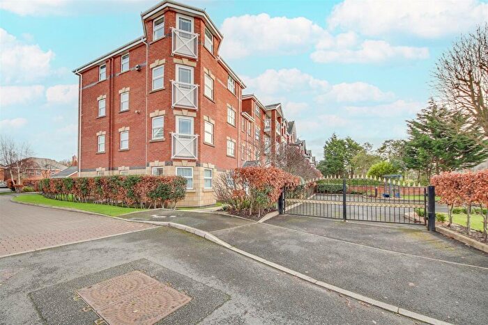 2 Bedroom Apartment For Sale In Carnoustie Close, Southport, Merseyside, PR8