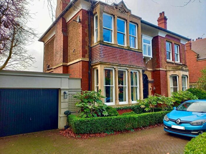 6 Bedroom Detached House For Sale In Avenue Road, Doncaster, DN2