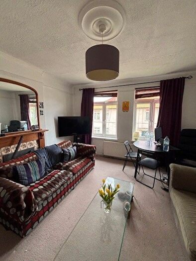 3 Bedroom Flat To Rent In Meade Close, London, W4