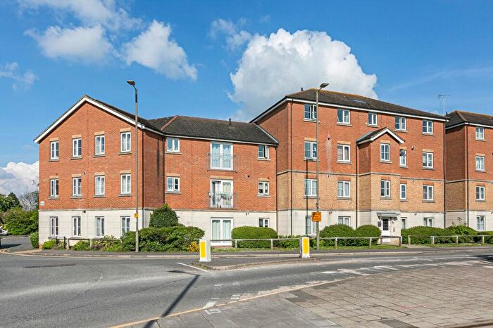 2 Bedroom Flat To Rent In St Lukes Court, Hatfield, AL10