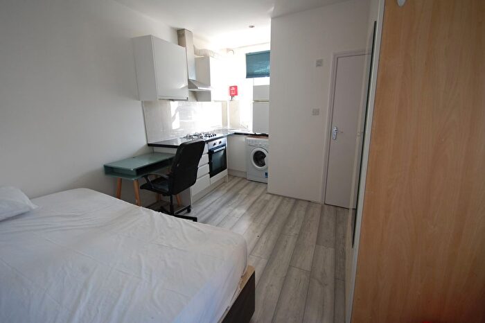 Studio To Rent In Chiswick High Road, London, W4