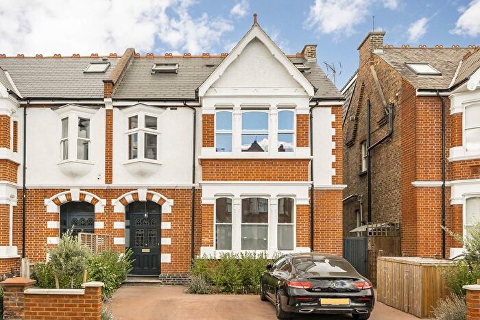 2 Bedroom Flat For Sale In Twyford Avenue, Acton, W3