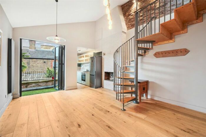 2 Bedroom Maisonette To Rent In New Kings Road, London, SW6