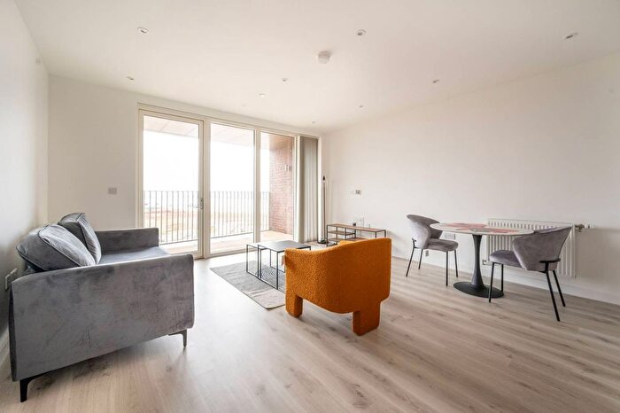 1 Bedroom Flat To Rent In Holcombe Mansions, Barking, IG11