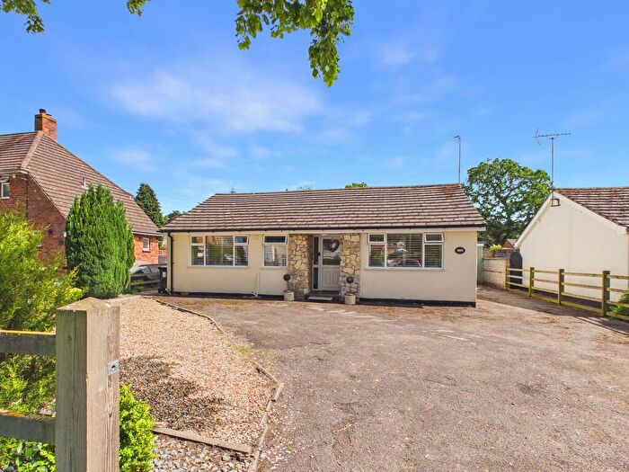 3 Bedroom Detached Bungalow For Sale In Tor-o-Moor Road, Woodhall Spa, LN10